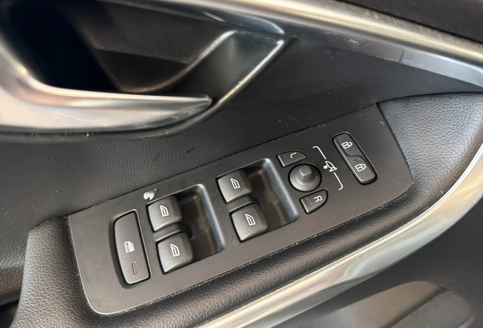 Volvo V40 CC 1,6 D2 115 Kinetic 5d