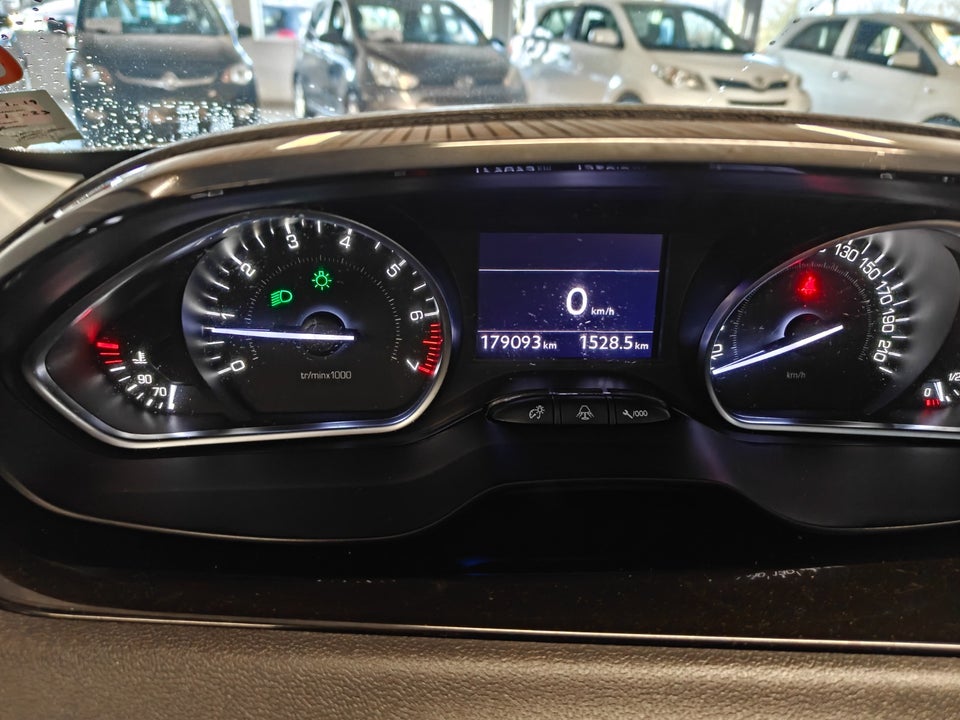 Peugeot 208 1,2 VTi Allure 5d