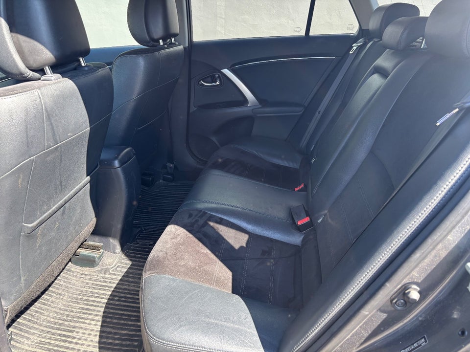 Toyota Avensis 2,0 D-4D T1 stc. 5d