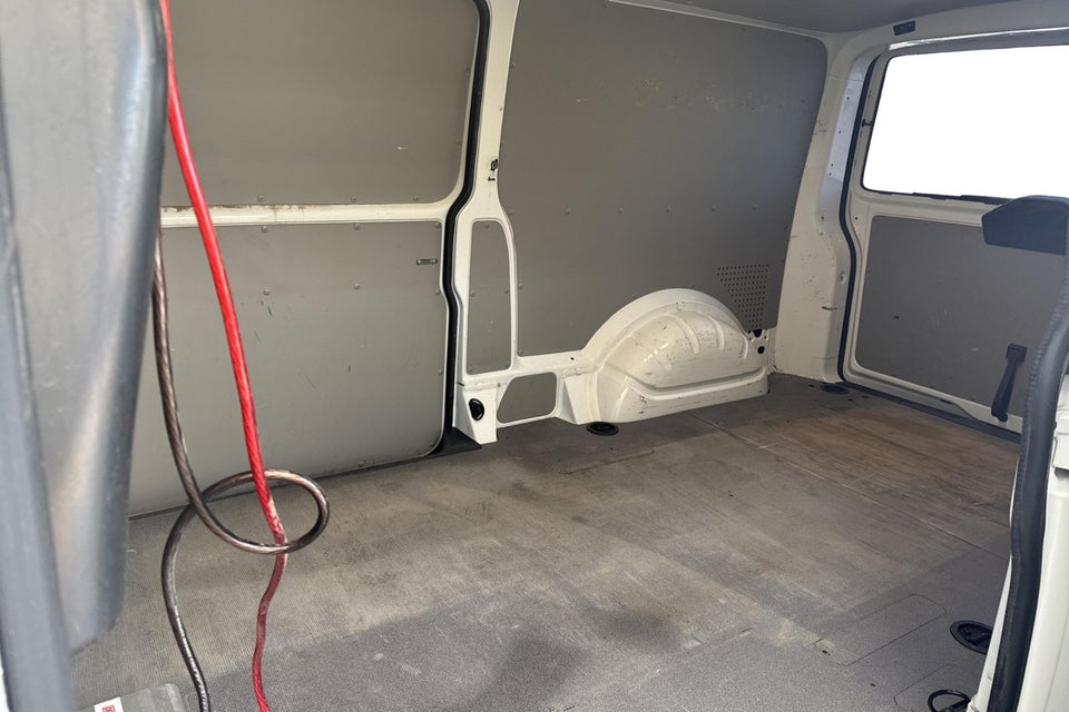 VW Transporter 2,0 TDi 150 Kassevogn lang