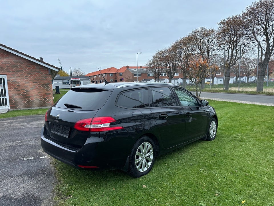 Peugeot 308 1,5 BlueHDi 130 Style SW 5d