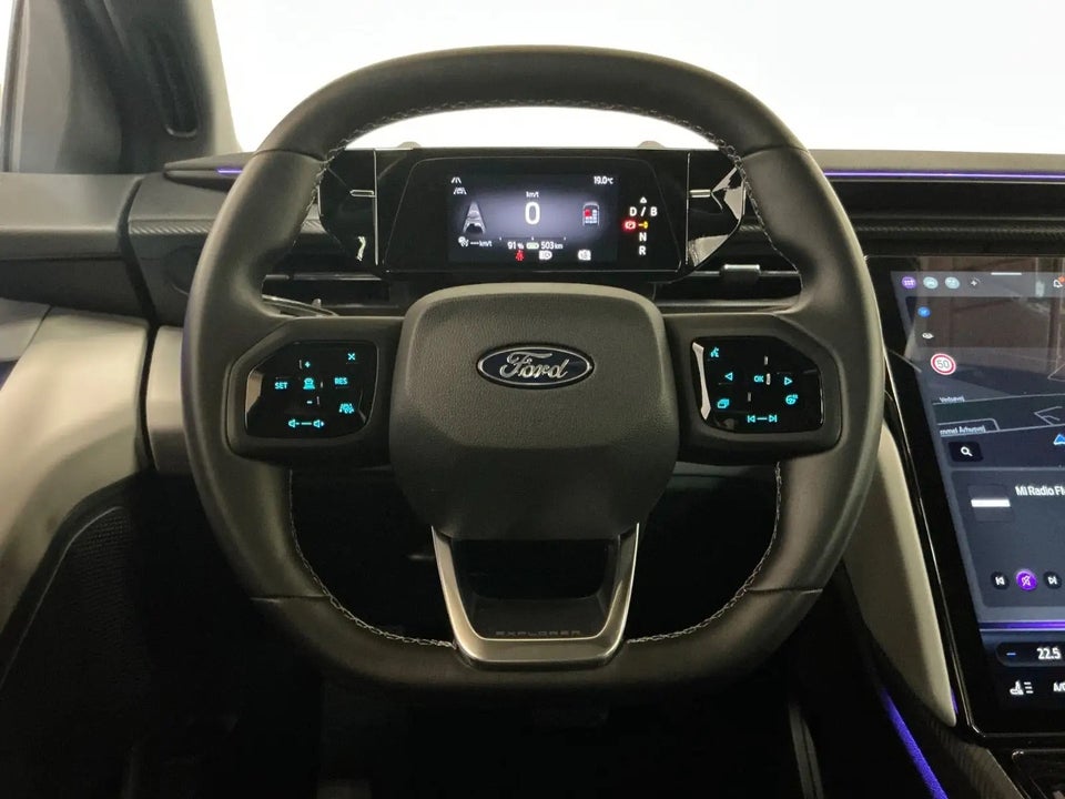 Ford Explorer 82 Premium Extended Range 5d