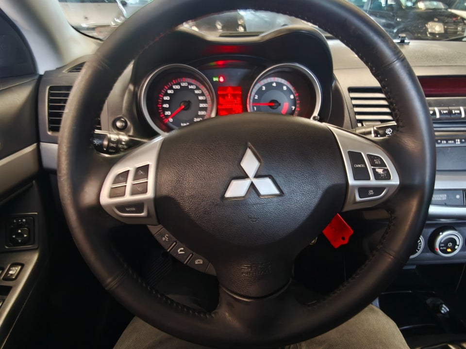 Mitsubishi Lancer 1,8 Invite SportSedan 4d