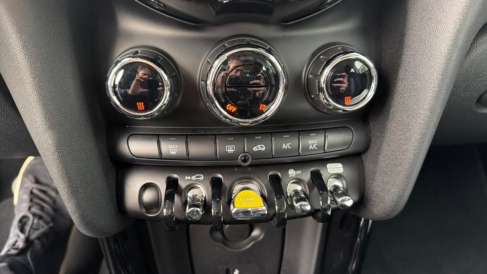 MINI Cooper SE Essential 3d