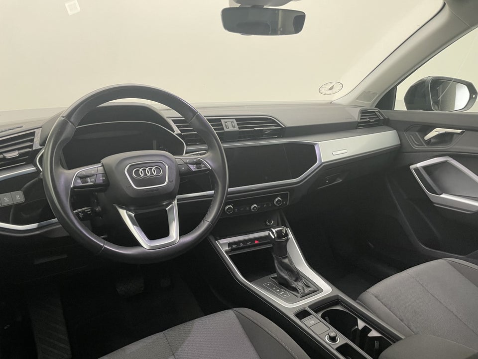 Audi Q3 45 TFSi e Attitude+ S-tr. 5d