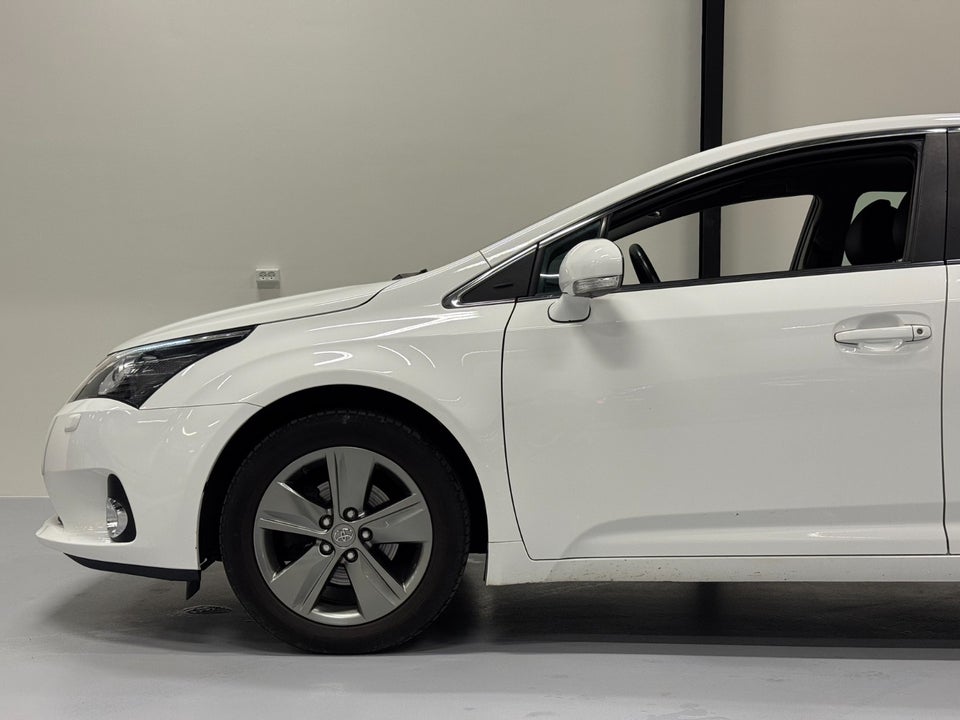 Toyota Avensis 1,6 VVT-i T2 Premium 4d