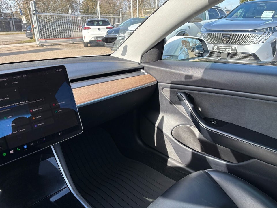 Tesla Model 3 Long Range AWD 4d