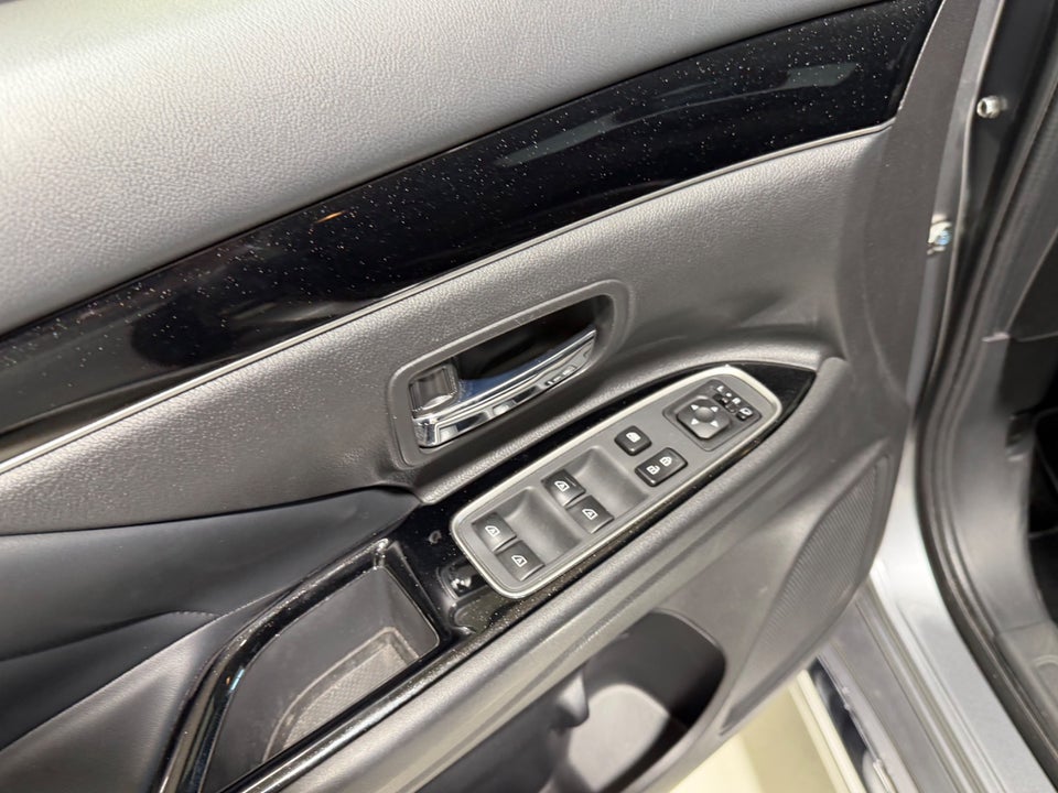 Mitsubishi Outlander 2,4 PHEV Instyle CVT 4WD 5d