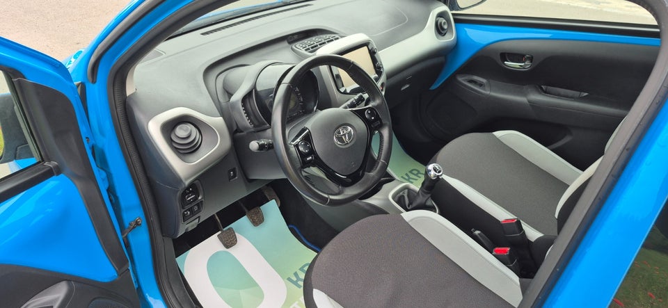 Toyota Aygo 1,0 VVT-i x-wave Sky 5d