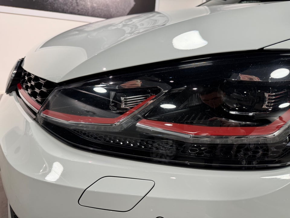 VW Golf VII 2,0 GTi Performance DSG 5d