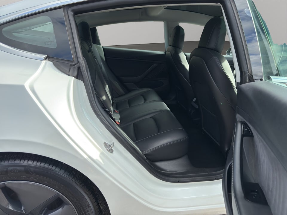 Tesla Model 3 Long Range AWD 4d