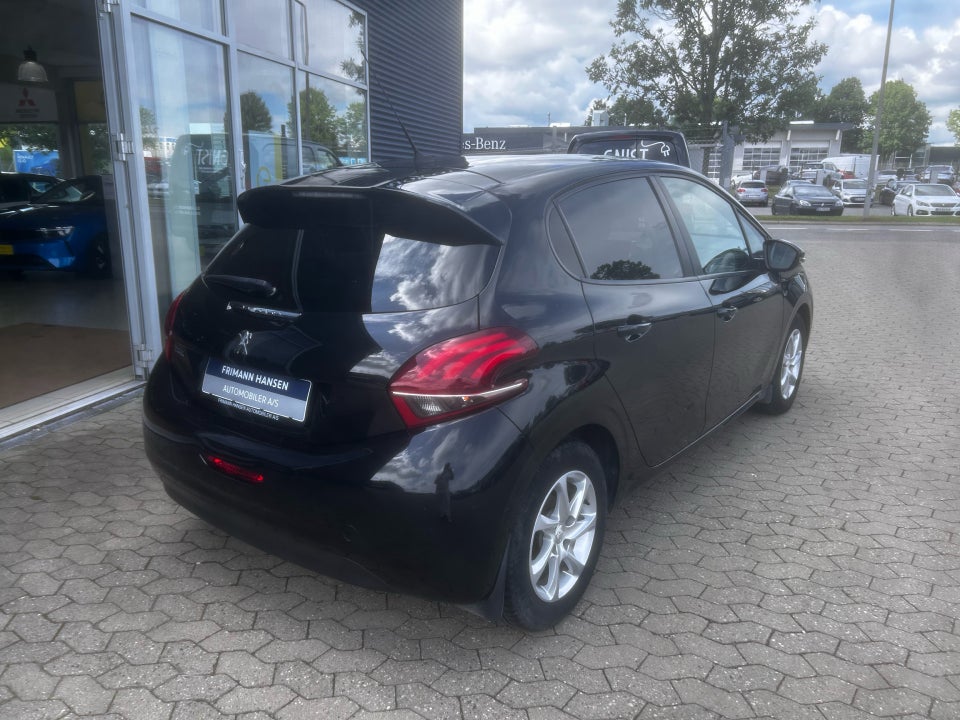 Peugeot 208 1,2 VTi 82 Strike 5d