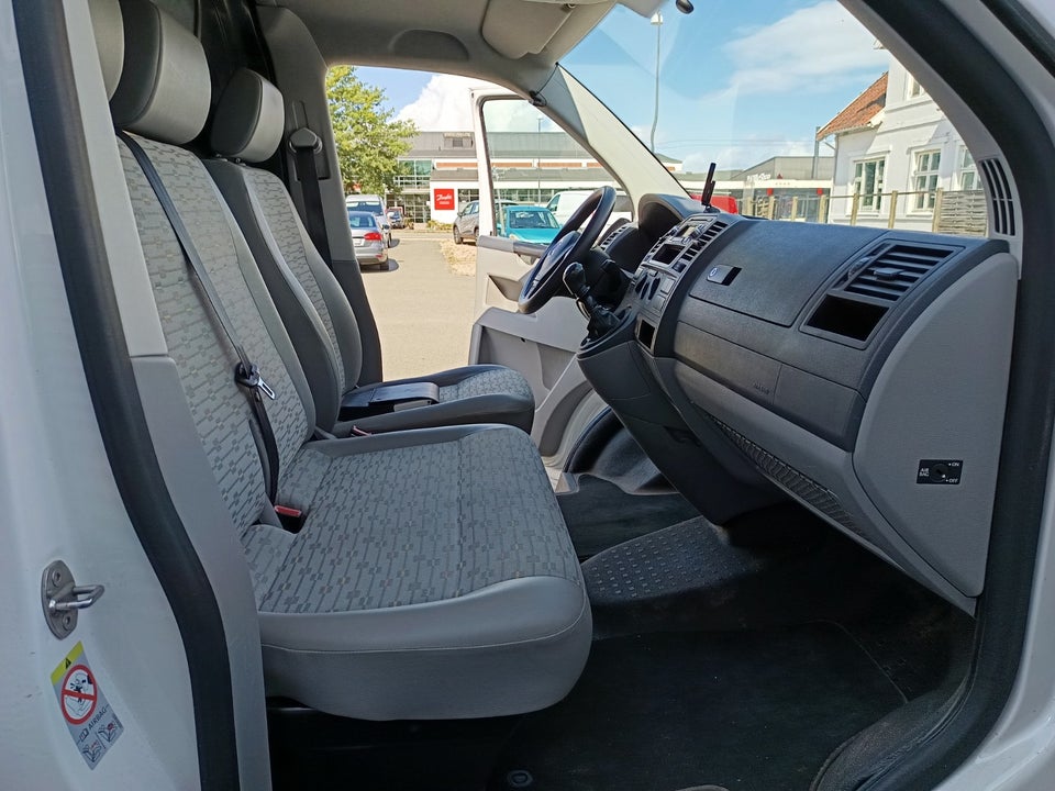 VW Transporter 2,0 TDi 84 Kassevogn kort 4d