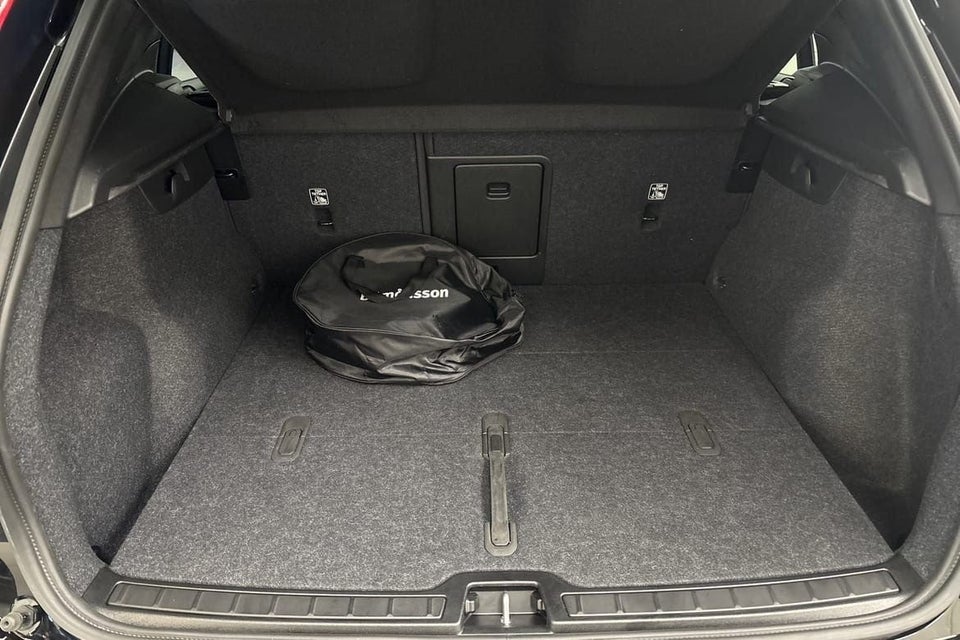 Volvo EX40 Extended Range Black Edition 5d