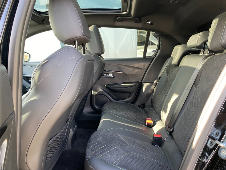 Peugeot e-208 54 GT Pack 5d