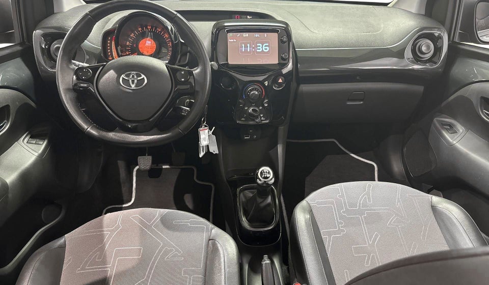 Toyota Aygo 1,0 VVT-i x-wave 5d
