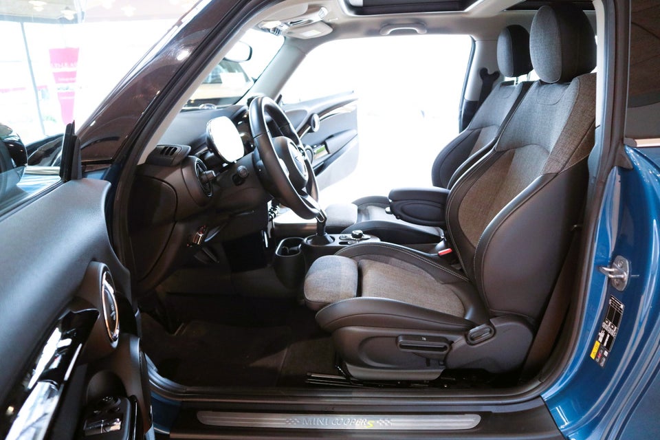 MINI Cooper SE Classic Trim 3d