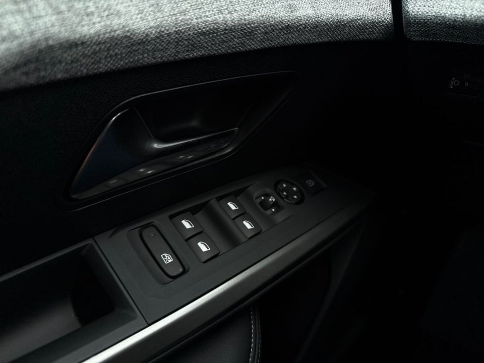 Peugeot e-5008 77 Allure 7prs 5d