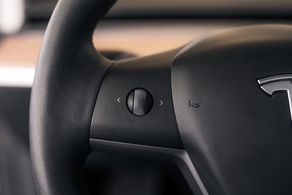 Tesla Model 3 Standard Range+ RWD 4d