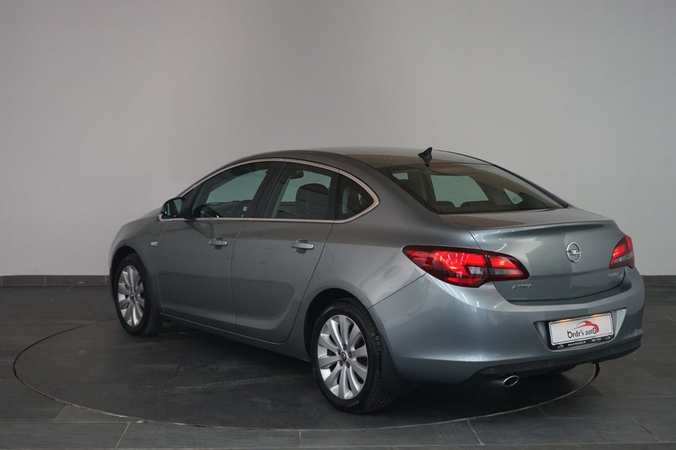 Opel Astra 1,4 T 140 Cosmo aut. 4d