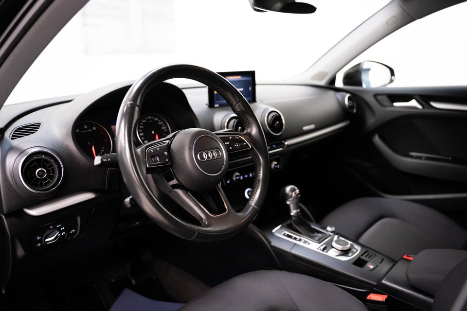 Audi A3 30 TFSi Sport Sportback S-tr. 5d