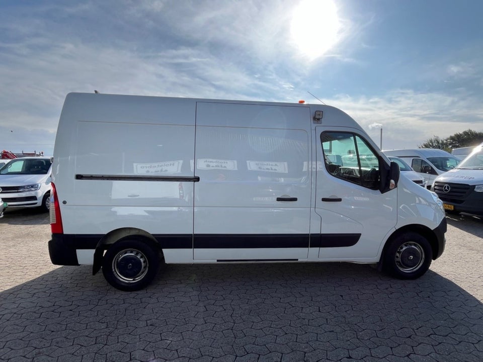 Renault Master III T33 2,3 dCi 135 L2H2 Kassevogn