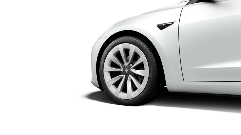 Tesla Model 3 Long Range AWD 4d