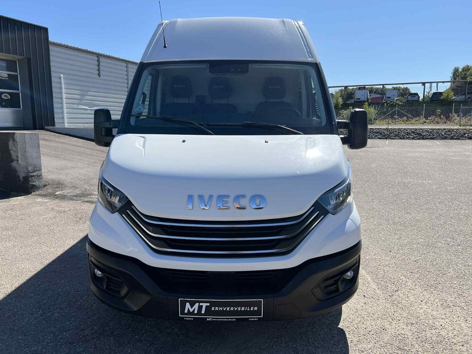 Iveco Daily 2,3 35S16 12m³ Van AG8