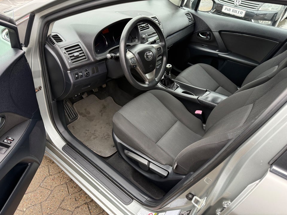 Toyota Avensis 1,6 VVT-i T2 stc. 5d