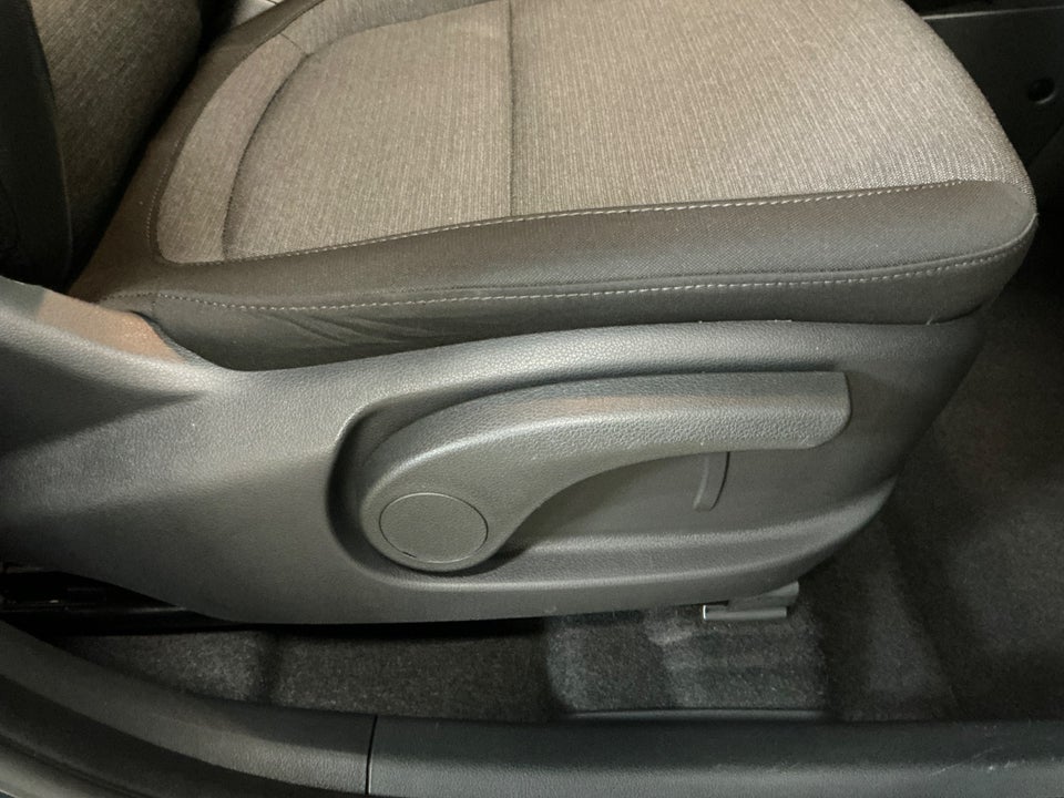 Hyundai Kona 39 EV Essential 5d