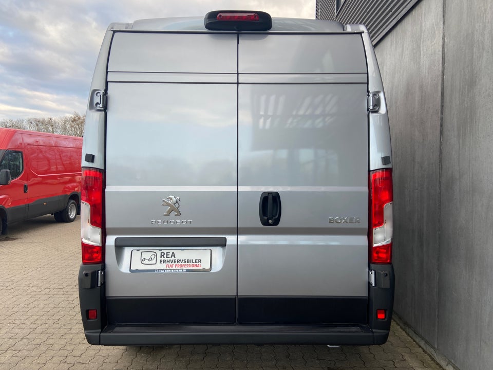 Peugeot Boxer 333 2,2 BlueHDi 140 L2H2 Premium