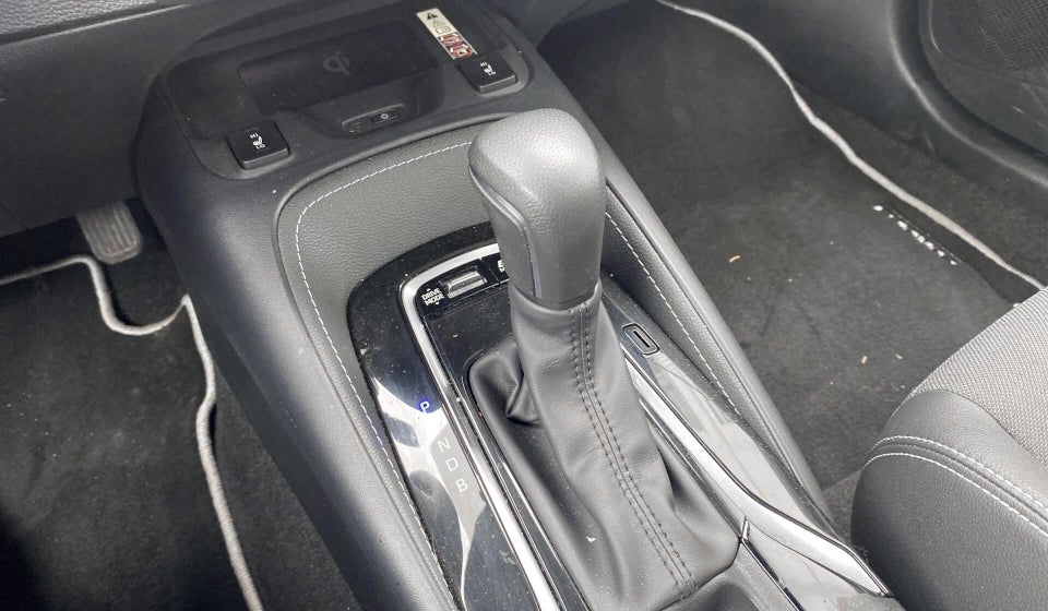 Toyota Corolla 1,8 Hybrid Style Touring Sports e-CVT 5d