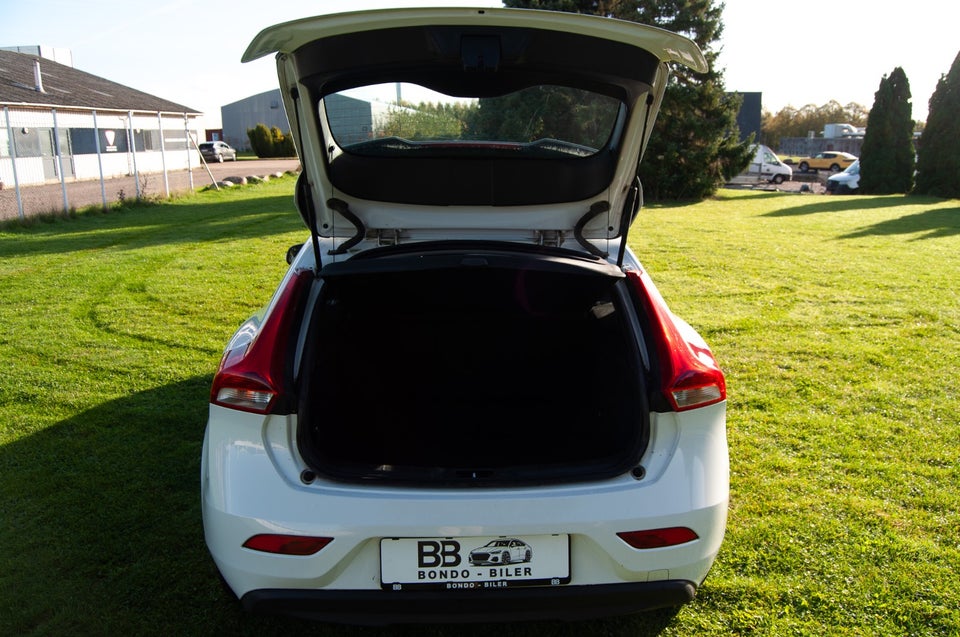 Volvo V40 2,0 D2 120 Kinetic 5d