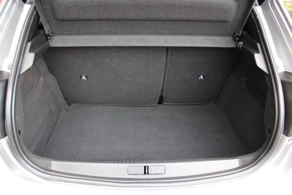 Peugeot e-208 50 GT 5d