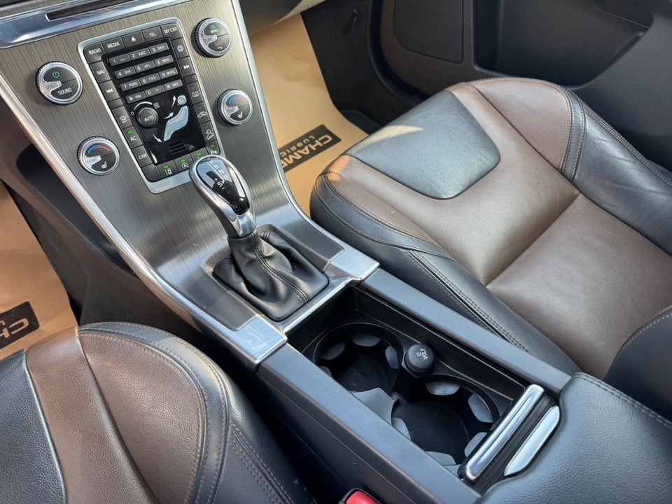 Volvo XC60 2,4 D5 215 Momentum aut. AWD Van 5d