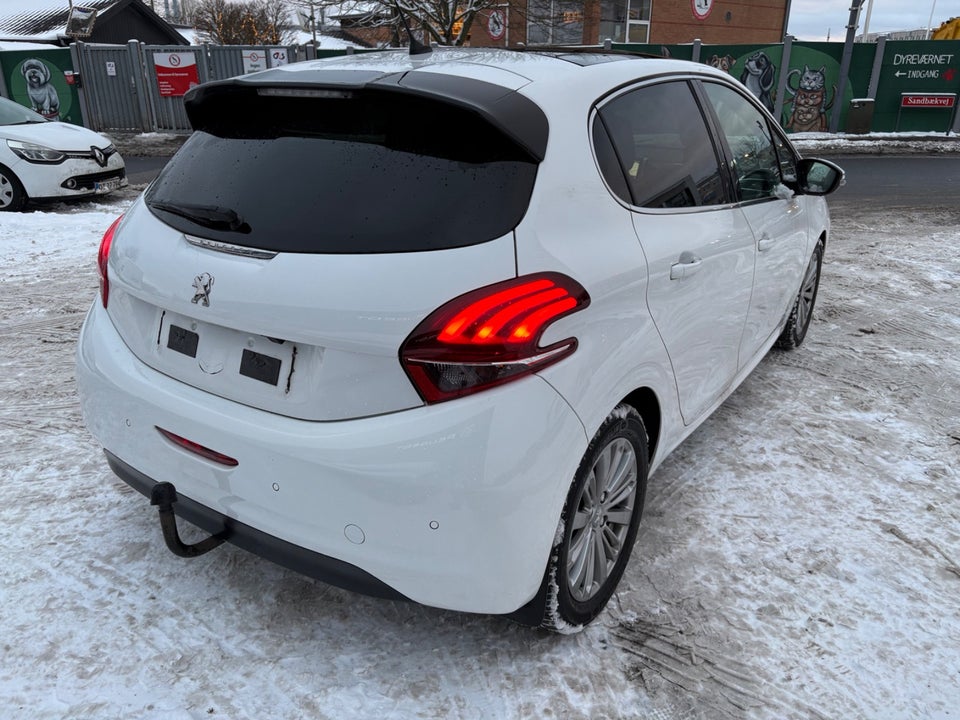 Peugeot 208 1,2 PureTech 82 Allure Sky 5d