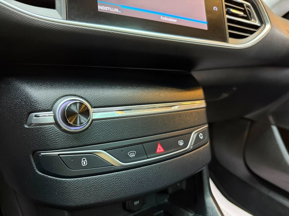 Peugeot 308 1,2 PureTech 130 Selection Sky SW 5d