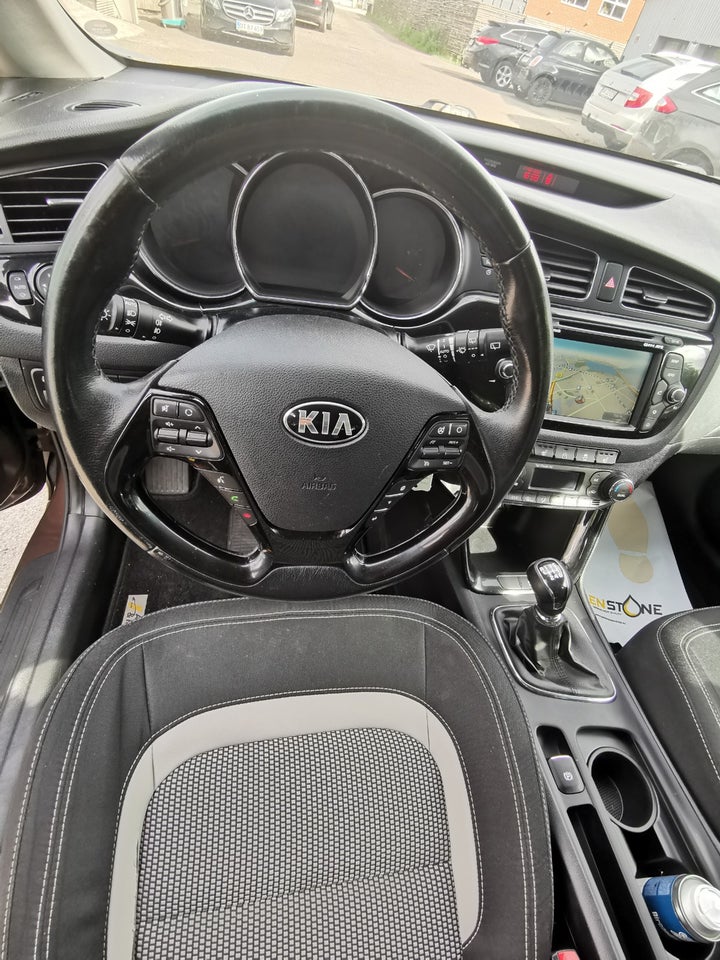 Kia Ceed 1,6 CRDi 128 Premium+ SW 5d