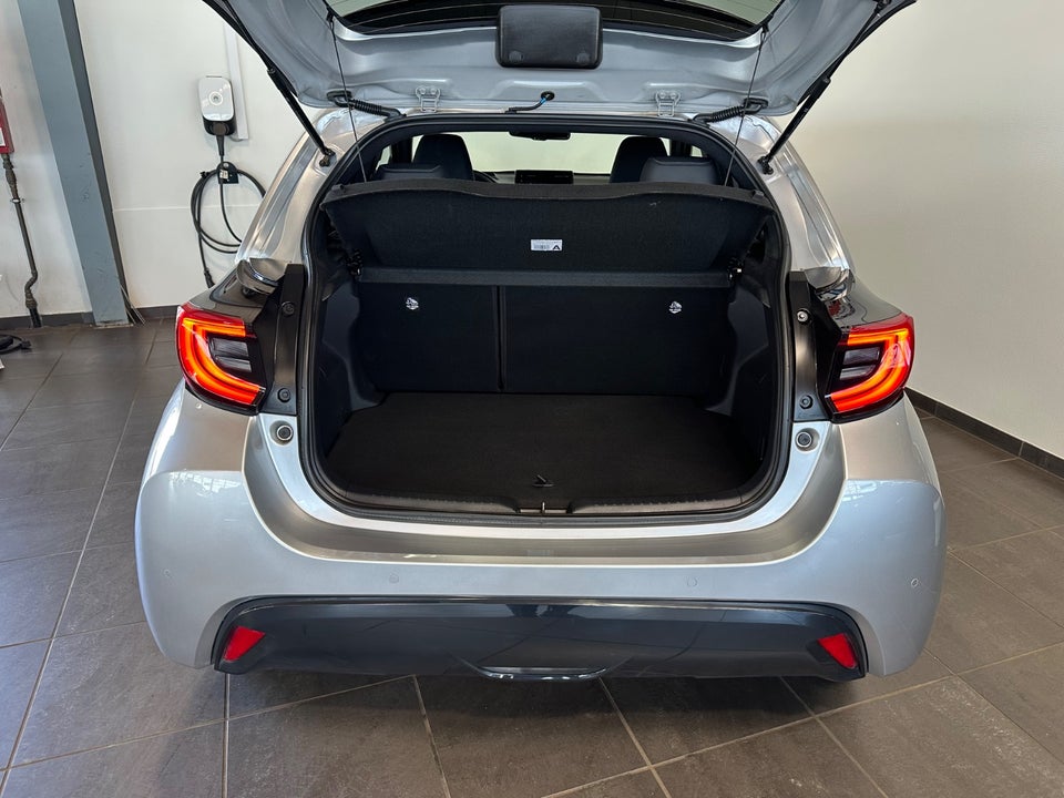 Toyota Yaris 1,5 Hybrid Executive e-CVT 5d