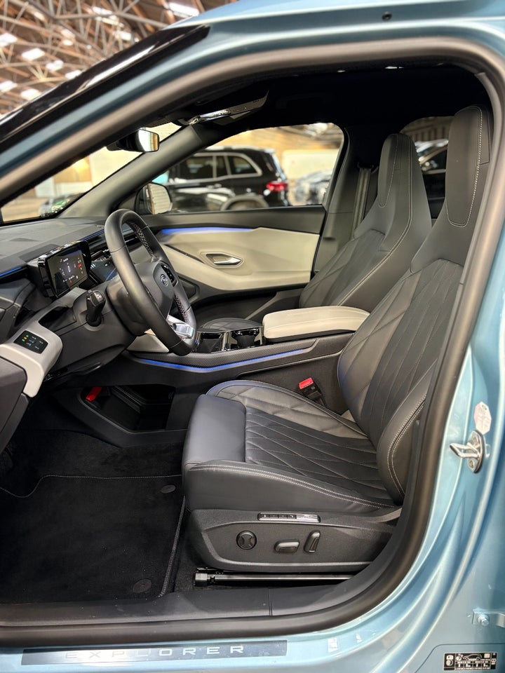 Ford Explorer 77 Premium Extended Range 5d