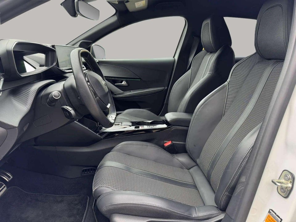 Peugeot e-208 50 GT 5d