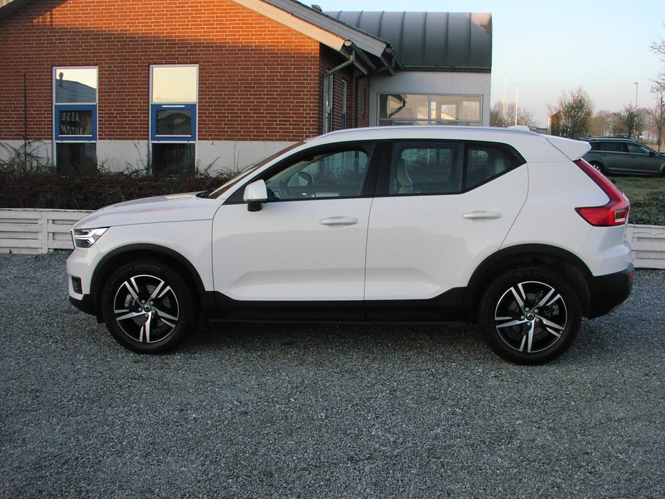 Volvo XC40 2,0 T4 190 Momentum aut. 5d