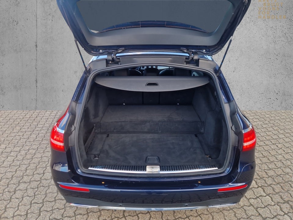 Mercedes E300 de 2,0 AMG Line stc. aut. 5d