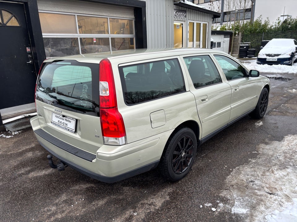 Volvo V70 2,4 170 Momentum 5d