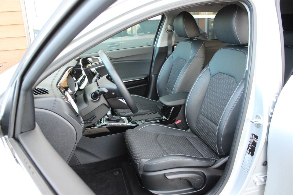Kia Ceed 1,6 PHEV Upgrade Intro SW DCT 5d