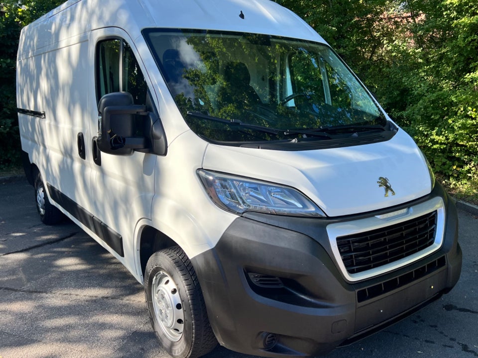 Peugeot Boxer 333 2,2 BlueHDi 140 L2H2 Premium