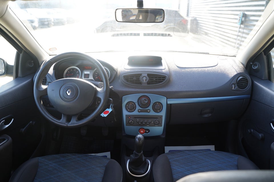 Renault Clio III 1,2 16V Authentique 5d
