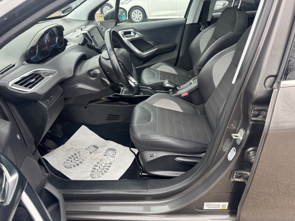 Peugeot 2008 1,6 BlueHDi 100 Allure Sky 5d