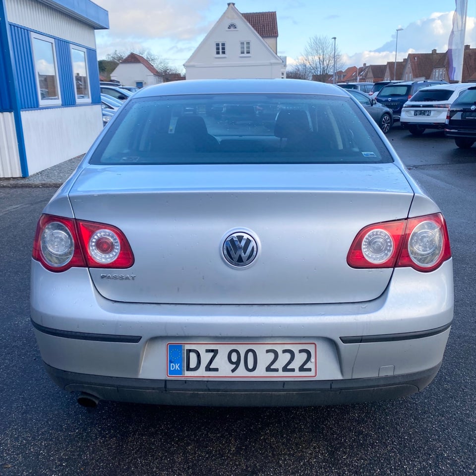 VW Passat 1,6 Trendline 4d