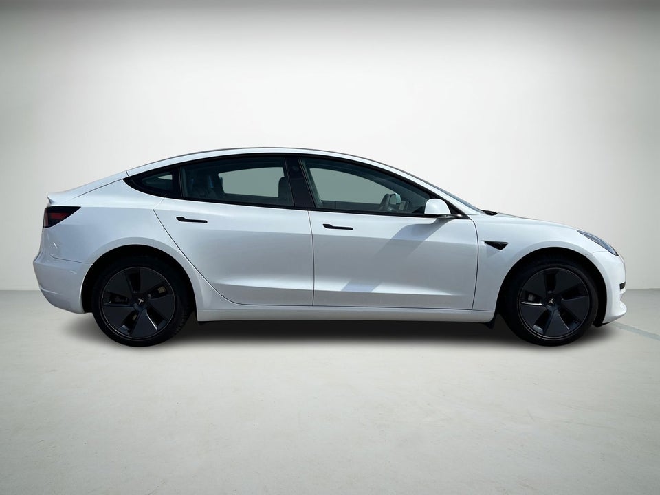Tesla Model 3 Standard Range+ RWD 4d